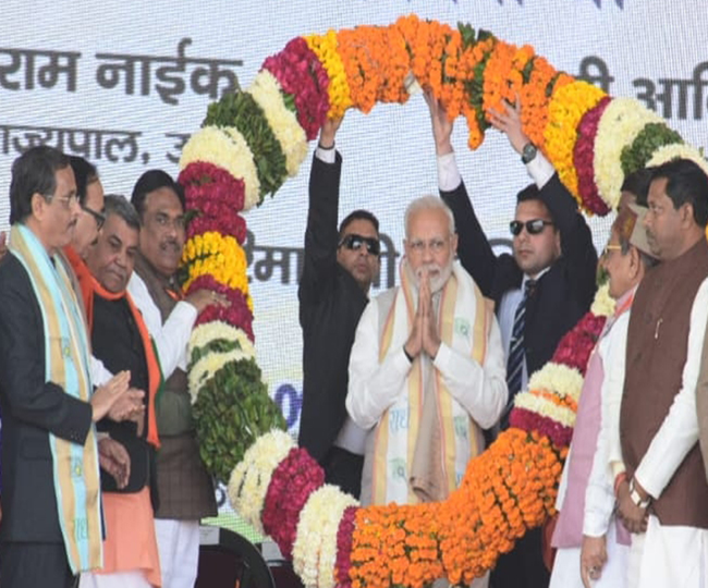 फूलों से किया स्वागत